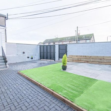 Bright, Fresh, Renovated 3 Bedroom Apartment In The Heart Of Montrose アンガス エクステリア 写真
