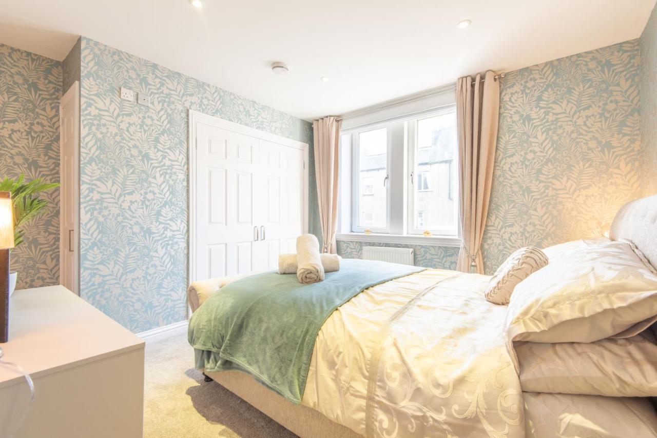 Bright, Fresh, Renovated 3 Bedroom Apartment In The Heart Of Montrose アンガス エクステリア 写真